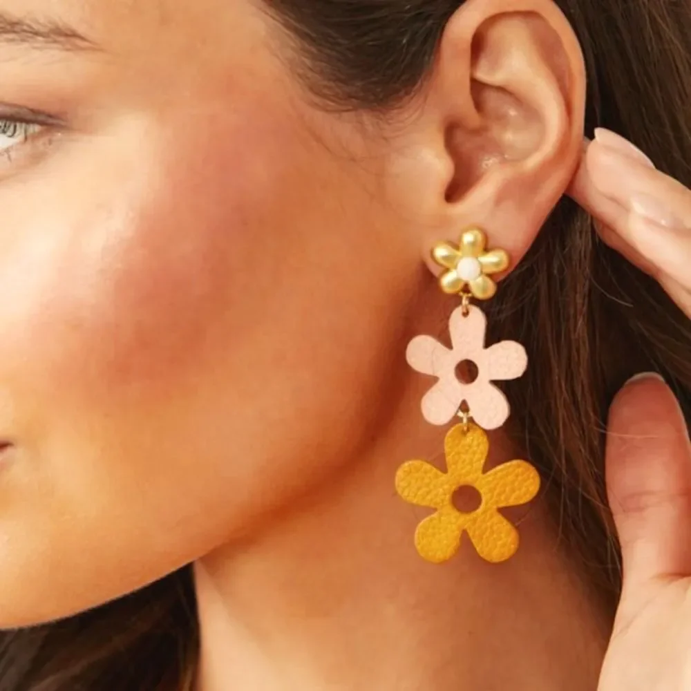 Daisy Leather Earrings Pink/Orange w/ 18kt Matte Gold Plated Studs NIB